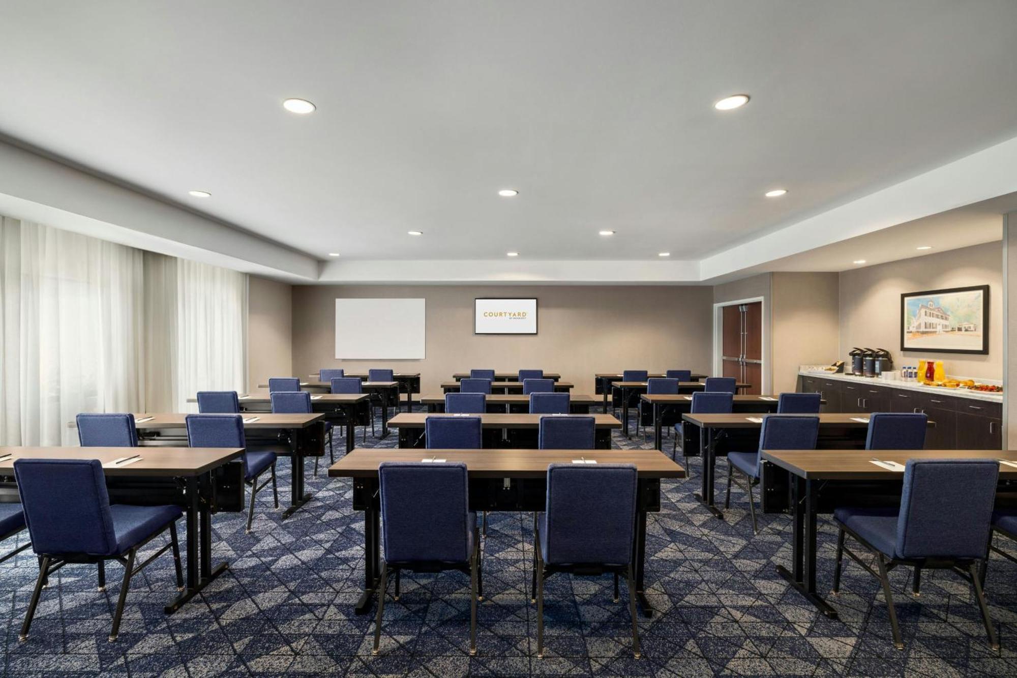 คอร์ตยาร์ด เบอร์ลิงตัน เมานท์ ฮอลลี/เวสท์แทมป์ตัน Hotel Westampton ภายนอก รูปภาพ