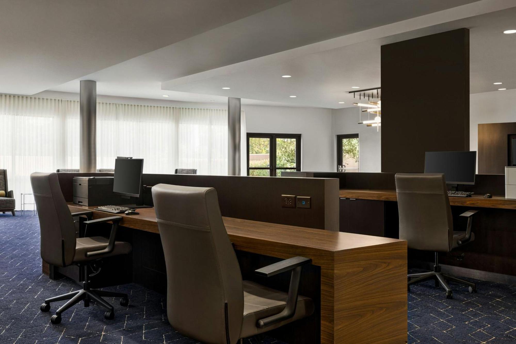คอร์ตยาร์ด เบอร์ลิงตัน เมานท์ ฮอลลี/เวสท์แทมป์ตัน Hotel Westampton ภายนอก รูปภาพ