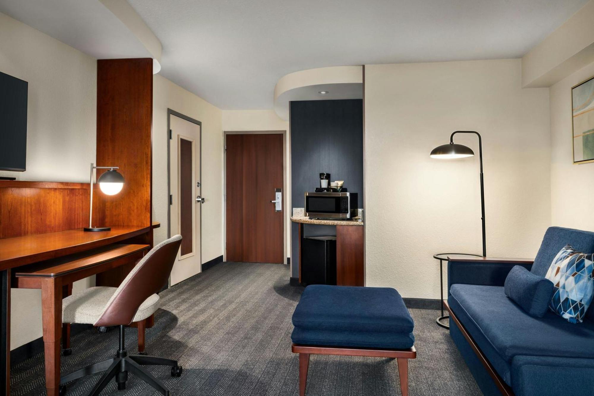 คอร์ตยาร์ด เบอร์ลิงตัน เมานท์ ฮอลลี/เวสท์แทมป์ตัน Hotel Westampton ภายนอก รูปภาพ