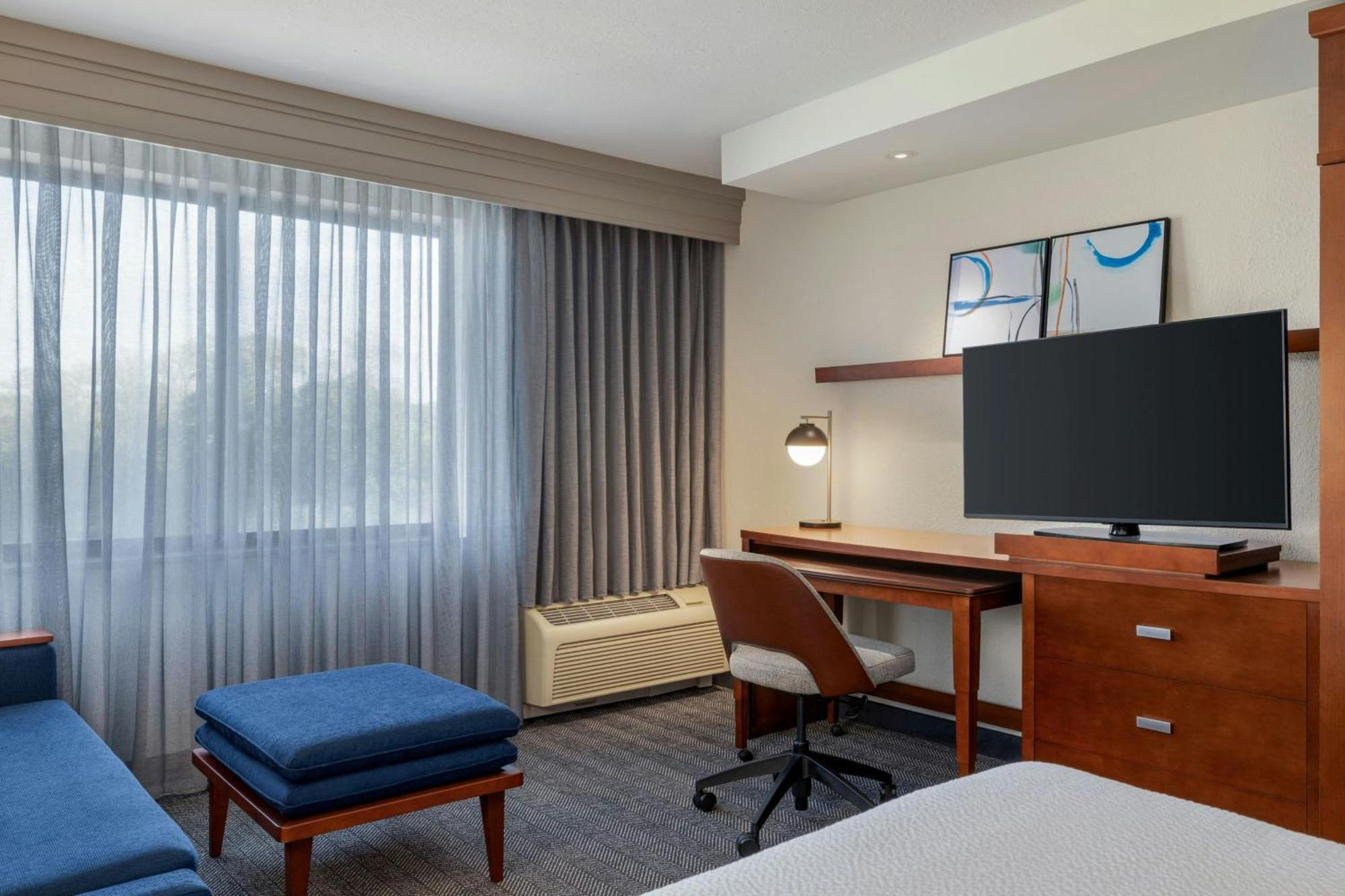 คอร์ตยาร์ด เบอร์ลิงตัน เมานท์ ฮอลลี/เวสท์แทมป์ตัน Hotel Westampton ภายนอก รูปภาพ