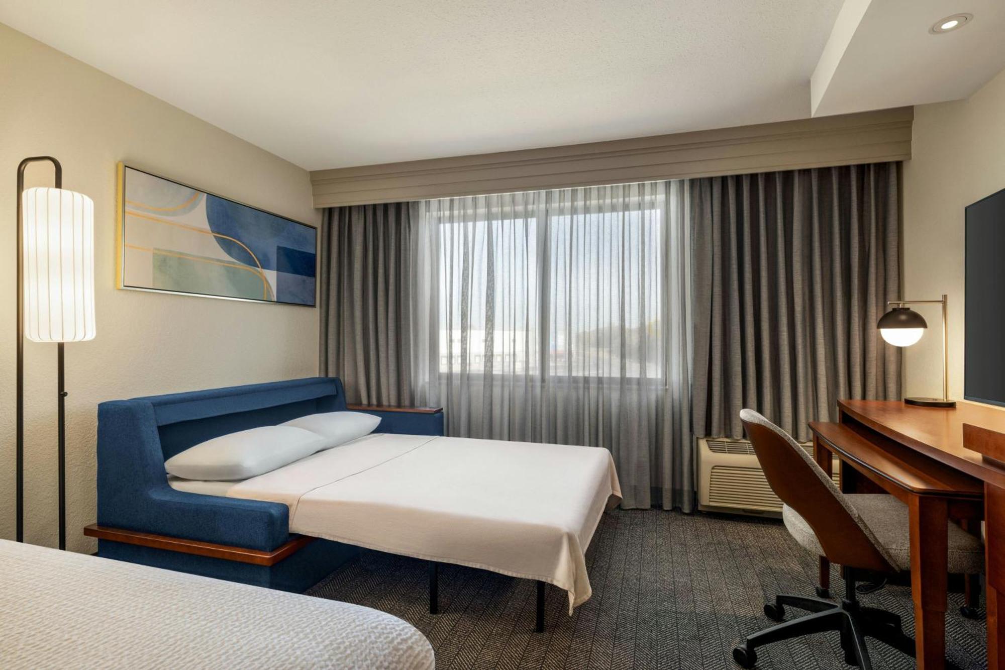 คอร์ตยาร์ด เบอร์ลิงตัน เมานท์ ฮอลลี/เวสท์แทมป์ตัน Hotel Westampton ภายนอก รูปภาพ