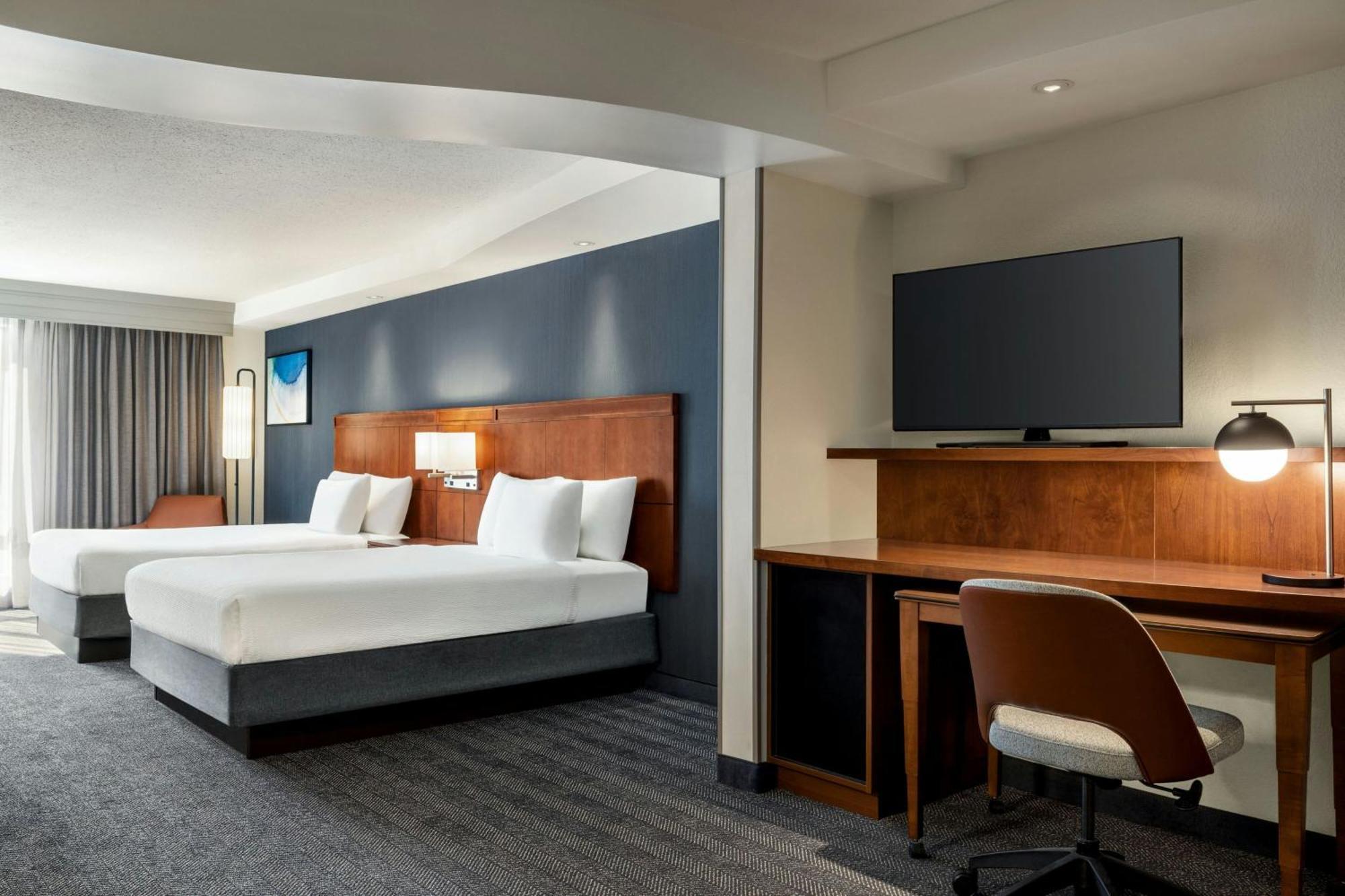 คอร์ตยาร์ด เบอร์ลิงตัน เมานท์ ฮอลลี/เวสท์แทมป์ตัน Hotel Westampton ภายนอก รูปภาพ