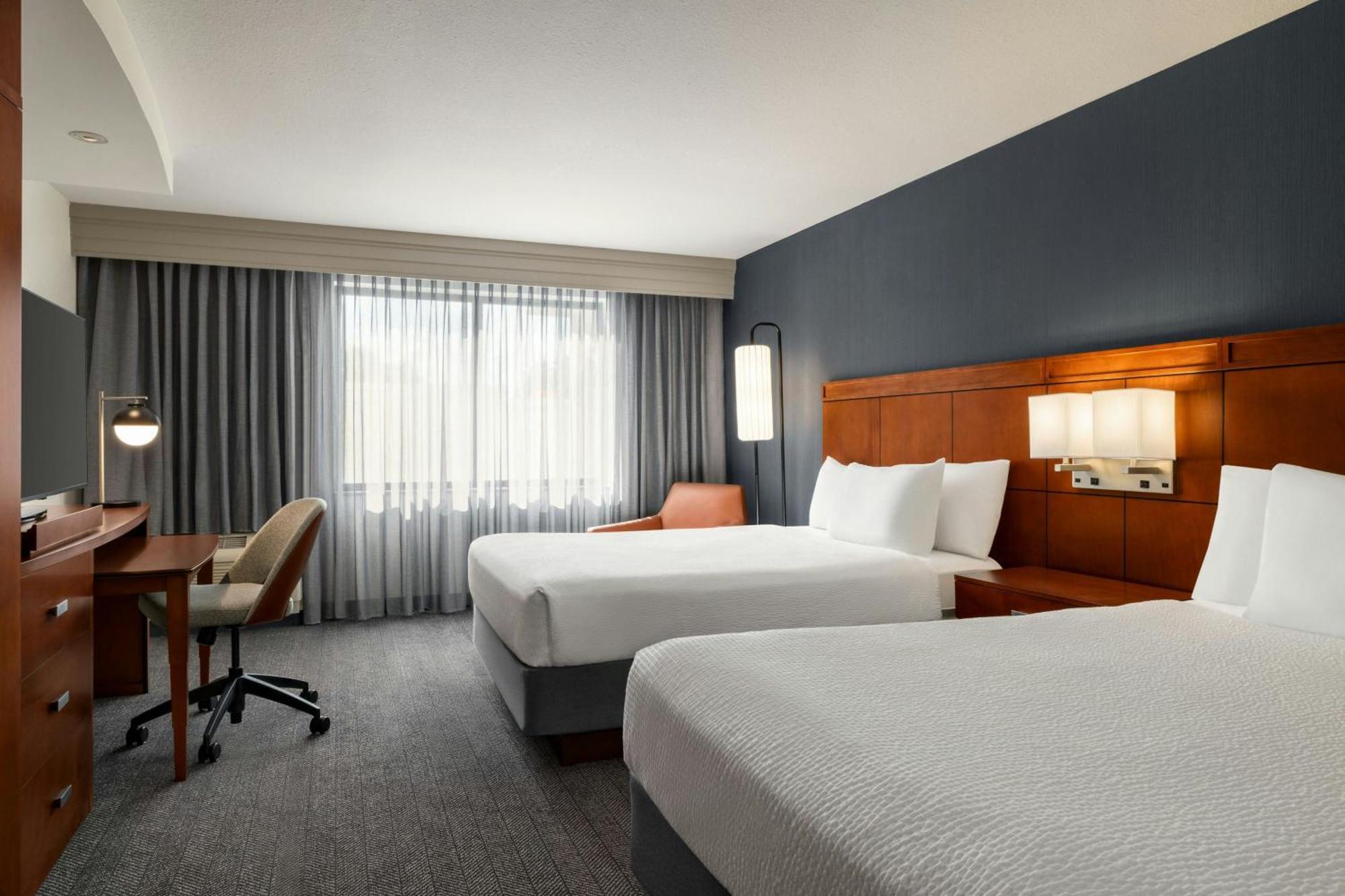 คอร์ตยาร์ด เบอร์ลิงตัน เมานท์ ฮอลลี/เวสท์แทมป์ตัน Hotel Westampton ภายนอก รูปภาพ