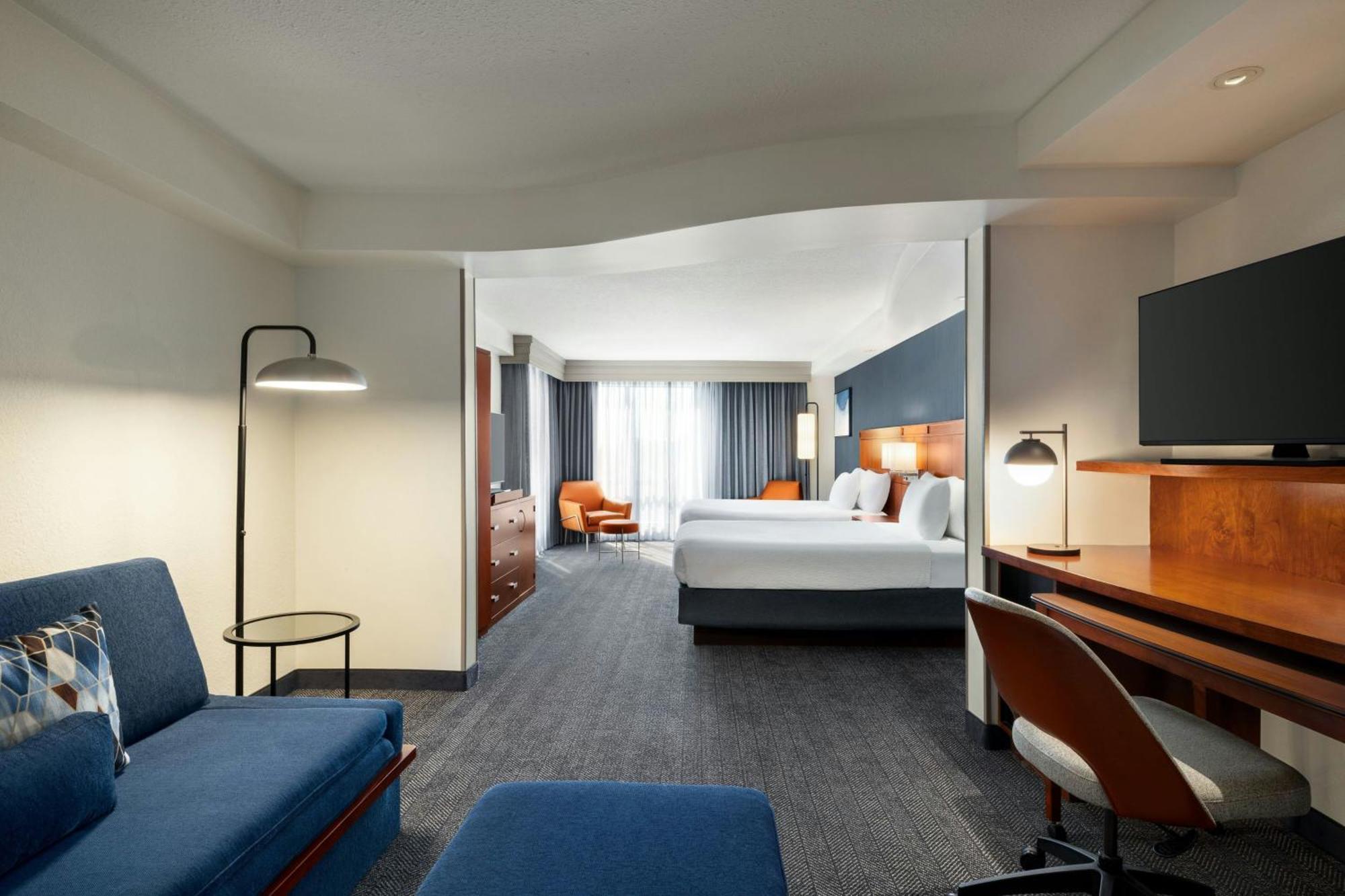 คอร์ตยาร์ด เบอร์ลิงตัน เมานท์ ฮอลลี/เวสท์แทมป์ตัน Hotel Westampton ภายนอก รูปภาพ