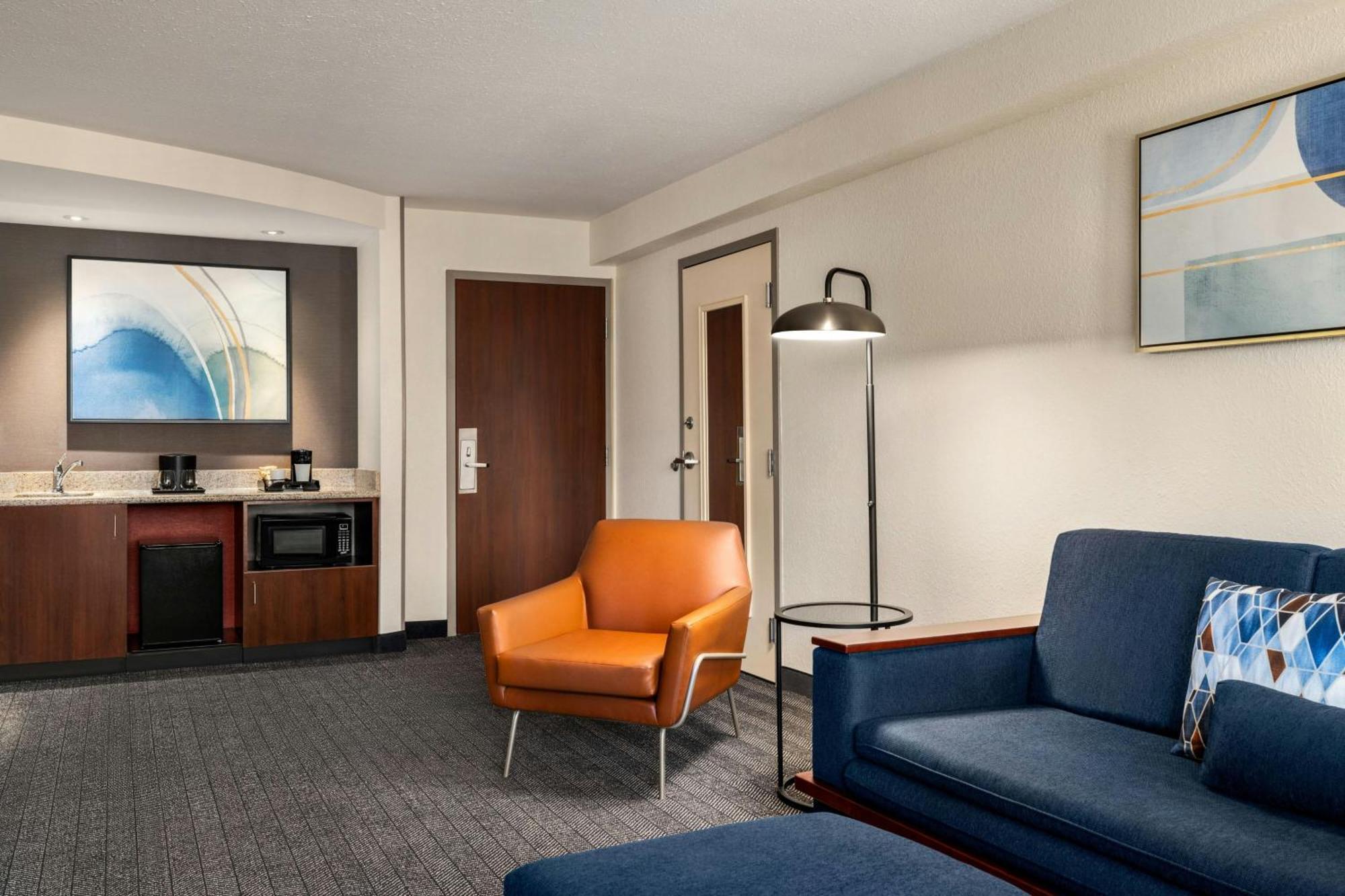 คอร์ตยาร์ด เบอร์ลิงตัน เมานท์ ฮอลลี/เวสท์แทมป์ตัน Hotel Westampton ภายนอก รูปภาพ