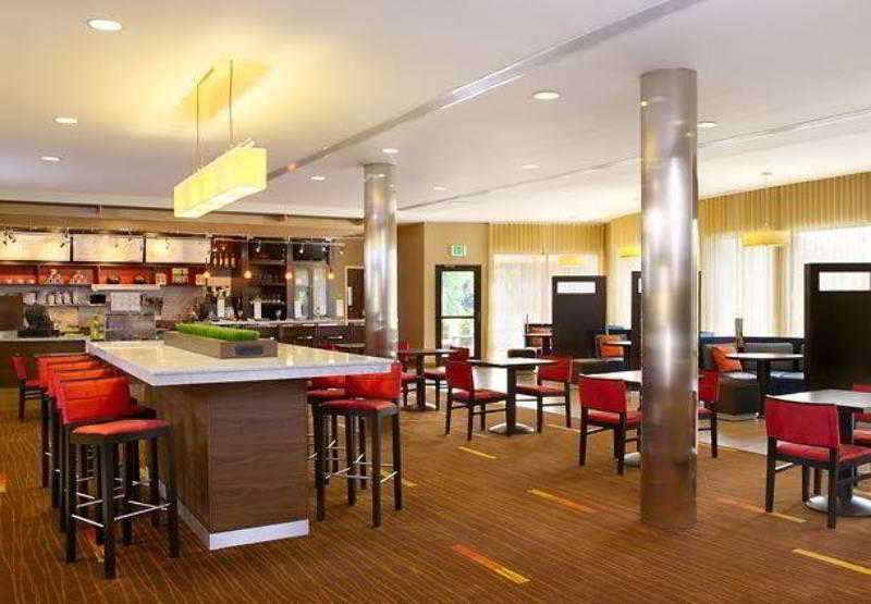คอร์ตยาร์ด เบอร์ลิงตัน เมานท์ ฮอลลี/เวสท์แทมป์ตัน Hotel Westampton ภายนอก รูปภาพ